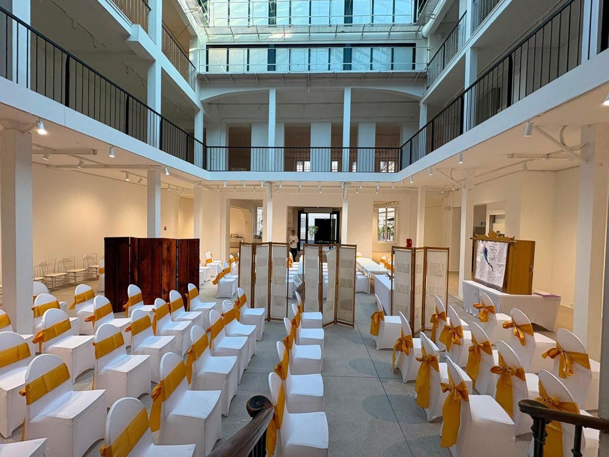 Salle préparée pour un événement
