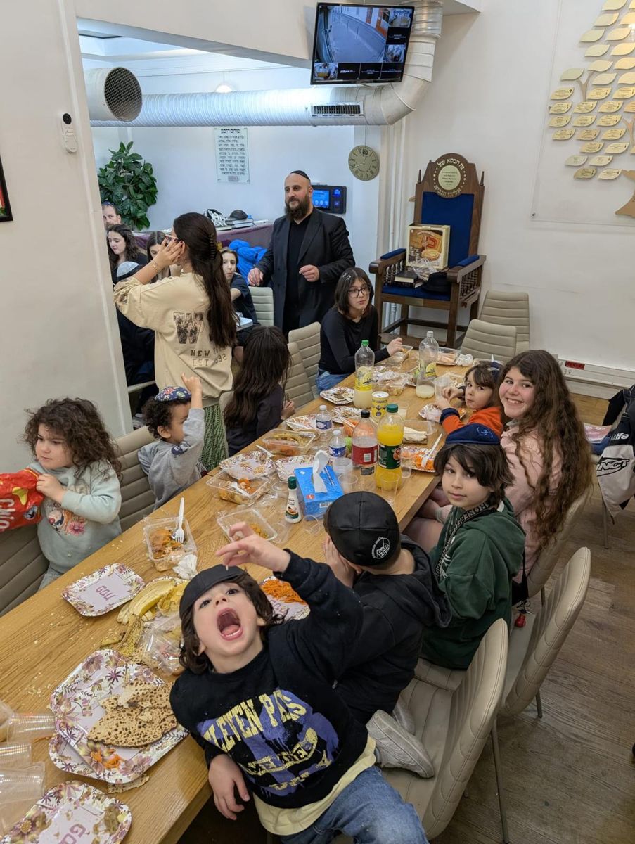 Repas des enfants au Beth Habad