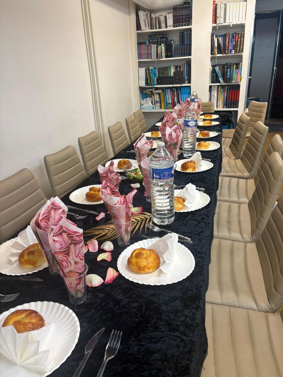 Table dressée avec des hallot